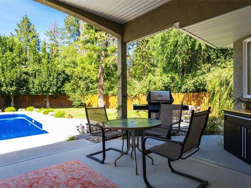 858 Woodhaven Place, Kelowna, BC - Outdoor With In Ground Pool With Deck Patio Veranda With Exterior