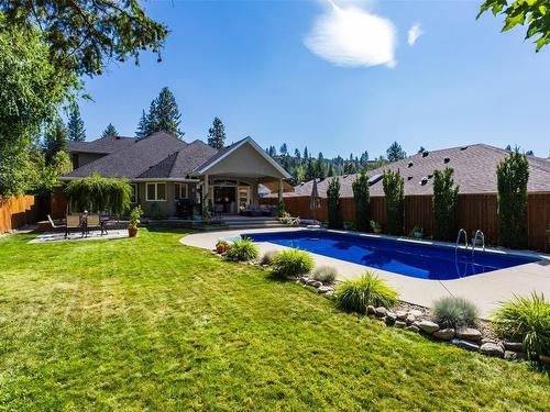 858 Woodhaven Place, Kelowna, BC - Outdoor With In Ground Pool With Backyard