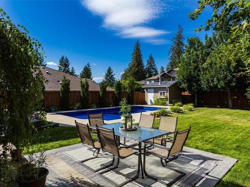858 Woodhaven Place, Kelowna, BC - Outdoor With In Ground Pool With Deck Patio Veranda With Backyard