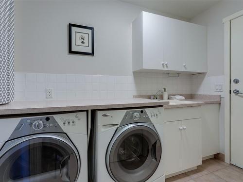 858 Woodhaven Place, Kelowna, BC - Indoor Photo Showing Laundry Room