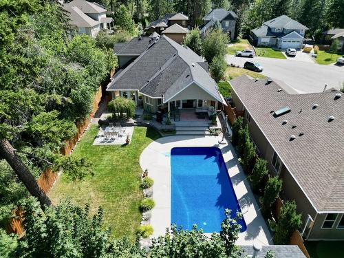 858 Woodhaven Place, Kelowna, BC - Outdoor With In Ground Pool