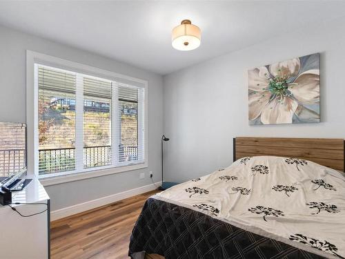 5680 Mountainside Drive, Kelowna, BC - Indoor Photo Showing Bedroom
