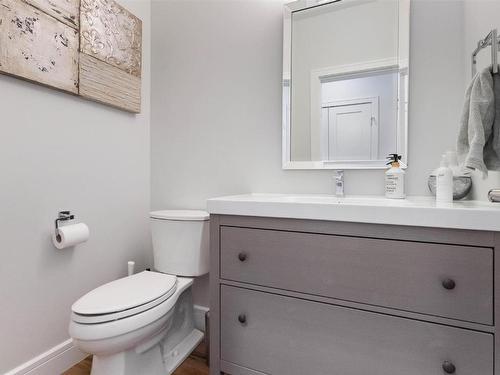 5680 Mountainside Drive, Kelowna, BC - Indoor Photo Showing Bathroom