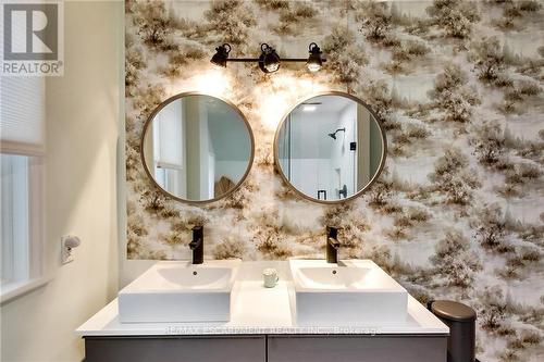 18 Mountain Street, Grimsby, ON - Indoor Photo Showing Bathroom