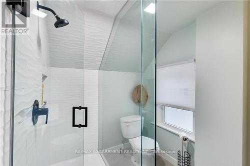 18 Mountain St, Grimsby, ON - Indoor Photo Showing Bathroom