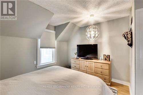 18 Mountain St, Grimsby, ON - Indoor Photo Showing Bedroom