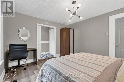 18 Mountain St, Grimsby, ON - Indoor Photo Showing Bedroom