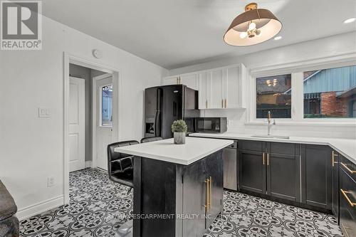18 Mountain St, Grimsby, ON - Indoor Photo Showing Kitchen
