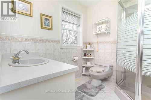 2740 South Grimsby #18 Rd, Grimsby, ON - Indoor Photo Showing Bathroom