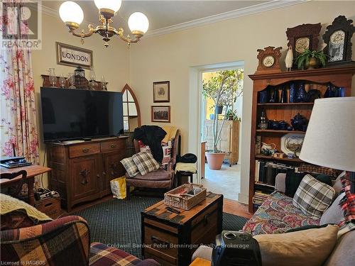 217 Inkerman Street, Arran-Elderslie, ON - Indoor Photo Showing Living Room