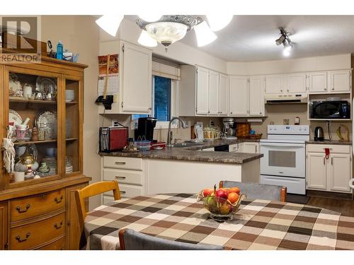 10750 Highway 97 Highway, Lake Country, BC - Indoor Photo Showing Kitchen