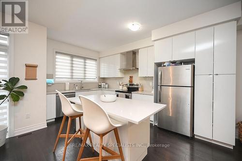 25 Hubbell Road, Brampton, ON - Indoor Photo Showing Kitchen With Upgraded Kitchen