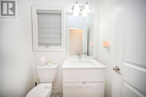 25 Hubbell Road, Brampton, ON - Indoor Photo Showing Bathroom