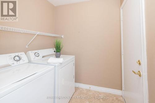 22 Carolina Way, Norfolk, ON - Indoor Photo Showing Laundry Room