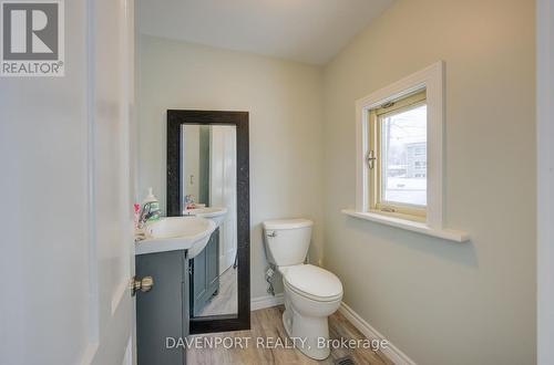 345 Queen St W, Wellington North, ON - Indoor Photo Showing Bathroom