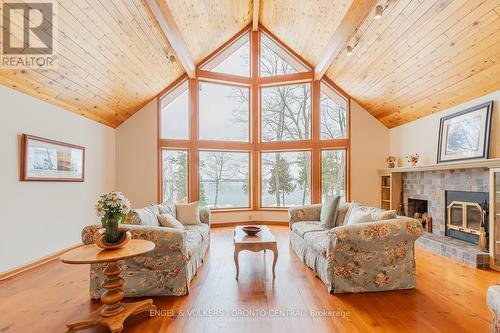 184 Ashgrove Lane, Meaford, ON - Indoor Photo Showing Living Room With Fireplace