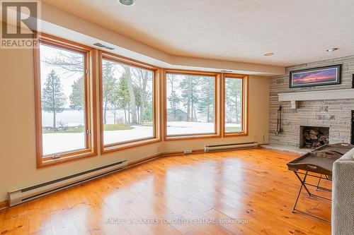 184 Ashgrove Lane, Meaford, ON - Indoor With Fireplace