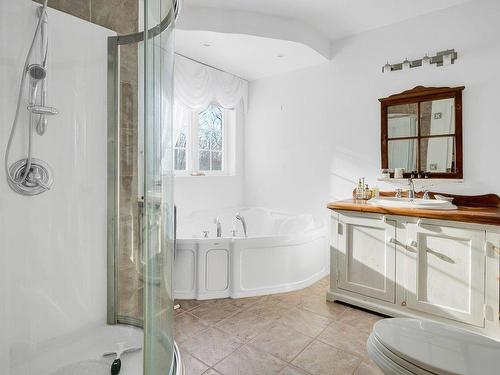 Salle de bains attenante Ã  la CCP - 111 Ch. De L'Horizon, Saint-Sauveur, QC - Indoor Photo Showing Bathroom