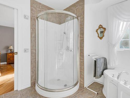 Salle de bains attenante Ã  la CCP - 111 Ch. De L'Horizon, Saint-Sauveur, QC - Indoor Photo Showing Bathroom