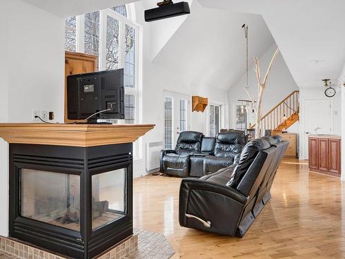 Living room - 111 Ch. De L'Horizon, Saint-Sauveur, QC - Indoor Photo Showing Living Room With Fireplace