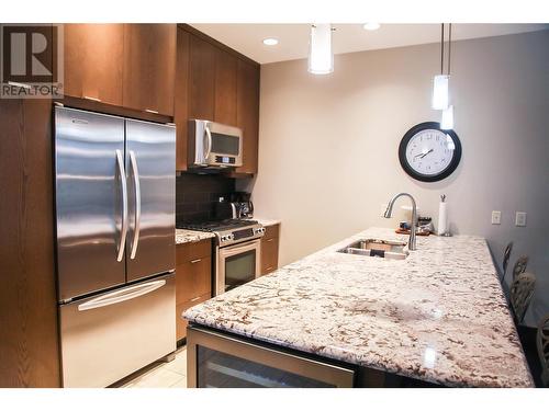 101 Dormie Drive Unit# 2C, Vernon, BC - Indoor Photo Showing Kitchen With Double Sink With Upgraded Kitchen