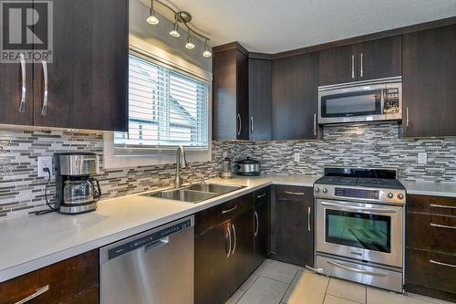 1193 Lawson Avenue, Kelowna, BC - Indoor Photo Showing Kitchen With Upgraded Kitchen