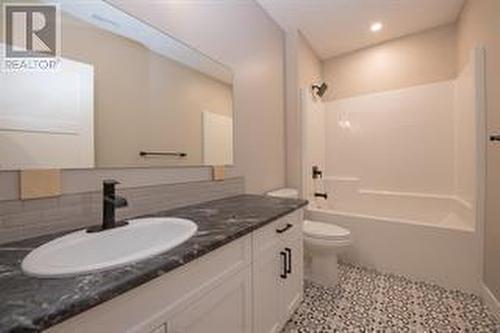 2508 Shuswap Avenue Unit# 13, Lumby, BC - Indoor Photo Showing Bathroom