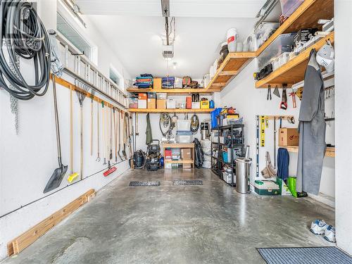 4204 14 Avenue, Vernon, BC - Indoor Photo Showing Garage