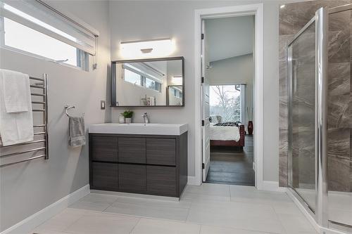 281 Orkney Street W, Caledonia, ON - Indoor Photo Showing Bathroom