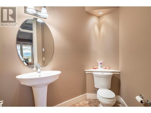 179 Longspoon Drive, Vernon, BC - Indoor Photo Showing Bathroom