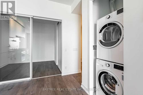 #2005 -950 Portage Pkwy, Vaughan, ON - Indoor Photo Showing Laundry Room