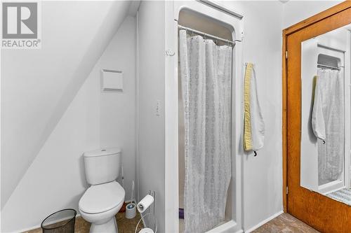 113 Shamess Road, Petawawa, ON - Indoor Photo Showing Bathroom