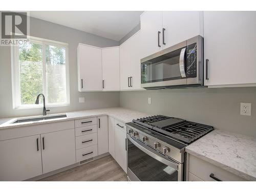 2508 Shuswap Avenue Unit# 10, Lumby, BC - Indoor Photo Showing Kitchen