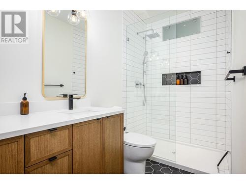 9927 Cathedral Drive, Silver Star, BC - Indoor Photo Showing Bathroom