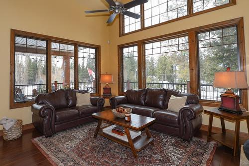 6308 Ash Road, Wasa, BC - Indoor Photo Showing Dining Room