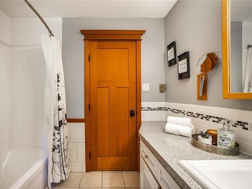 4775 Anderson Ave, Bowser, BC - Indoor Photo Showing Bathroom