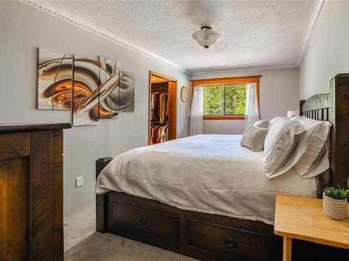 4775 Anderson Ave, Bowser, BC - Indoor Photo Showing Bedroom