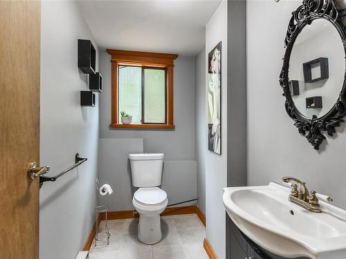 4775 Anderson Ave, Bowser, BC - Indoor Photo Showing Bathroom