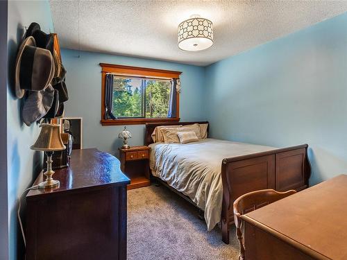 4775 Anderson Ave, Bowser, BC - Indoor Photo Showing Bedroom