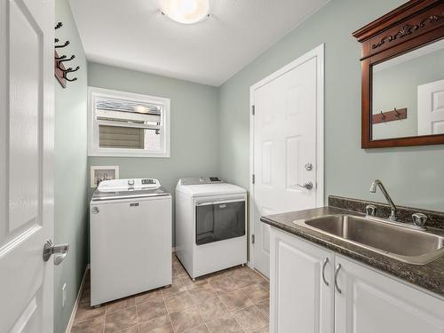 1238 Potter Pl, Comox, BC - Indoor Photo Showing Laundry Room