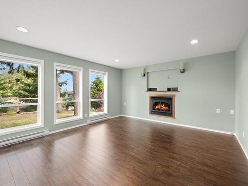 1238 Potter Pl, Comox, BC - Indoor Photo Showing Living Room With Fireplace
