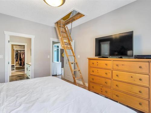 3829 Winget Pl, Chemainus, BC - Indoor Photo Showing Bedroom