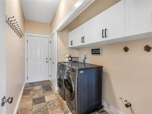3829 Winget Pl, Chemainus, BC - Indoor Photo Showing Laundry Room