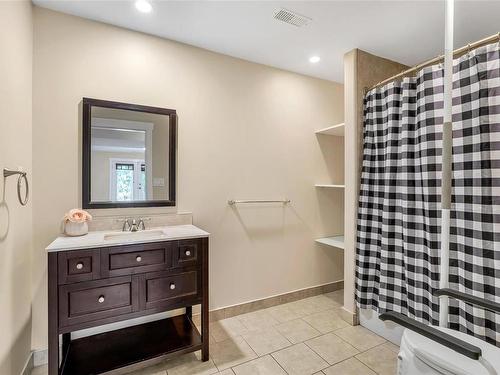 3829 Winget Pl, Chemainus, BC - Indoor Photo Showing Bathroom