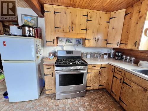 9990 Kishkan Road, Quesnel, BC - Indoor Photo Showing Kitchen