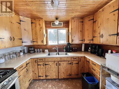9990 Kishkan Road, Quesnel, BC - Indoor Photo Showing Kitchen With Double Sink