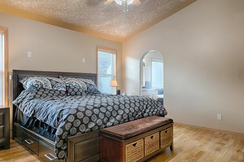 3637 Broadwater Rd, Robson, BC - Indoor Photo Showing Bedroom