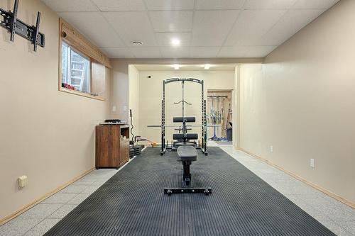 3637 Broadwater Rd, Robson, BC - Indoor Photo Showing Gym Room