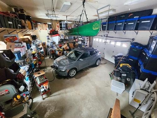 3637 Broadwater Rd, Robson, BC - Indoor Photo Showing Garage