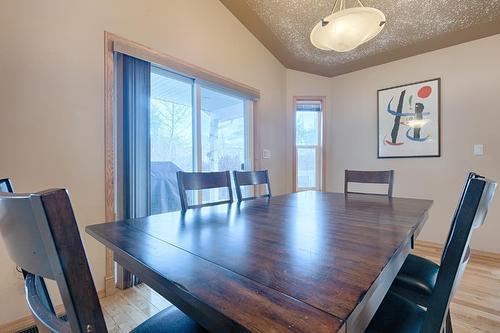 3637 Broadwater Rd, Robson, BC - Indoor Photo Showing Dining Room